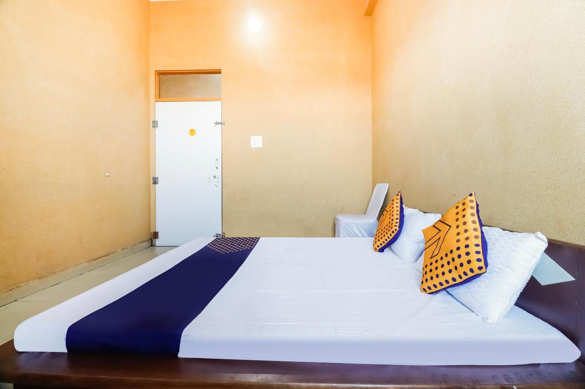 Spot On 68319 Hotel Nakhralo Rajasthan Resort Джайпур Екстериор снимка
