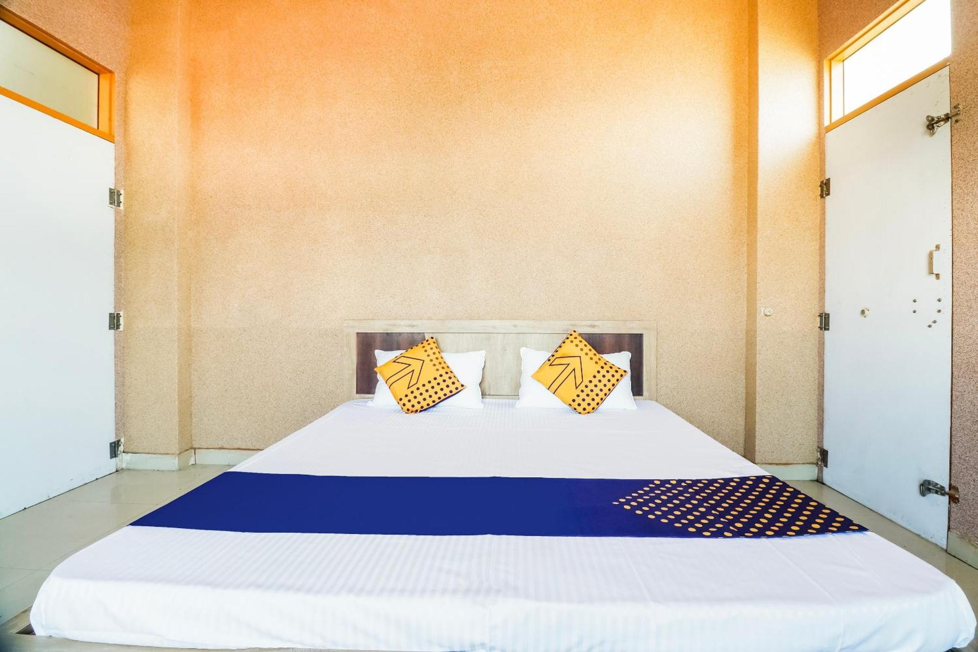 Spot On 68319 Hotel Nakhralo Rajasthan Resort Джайпур Екстериор снимка