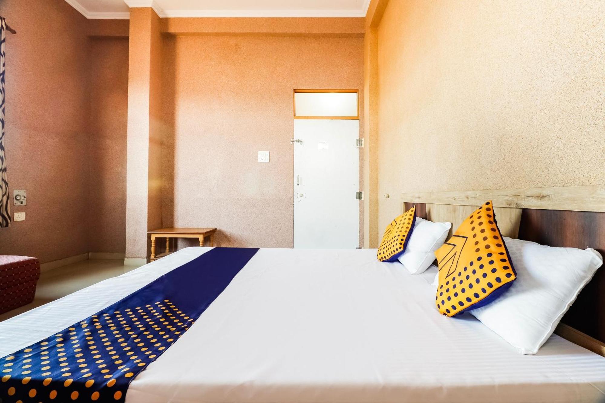 Spot On 68319 Hotel Nakhralo Rajasthan Resort Джайпур Екстериор снимка
